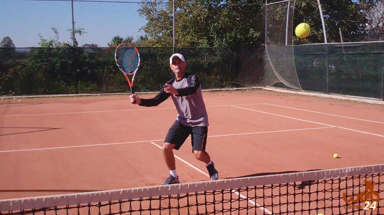 approaching the net in tennis