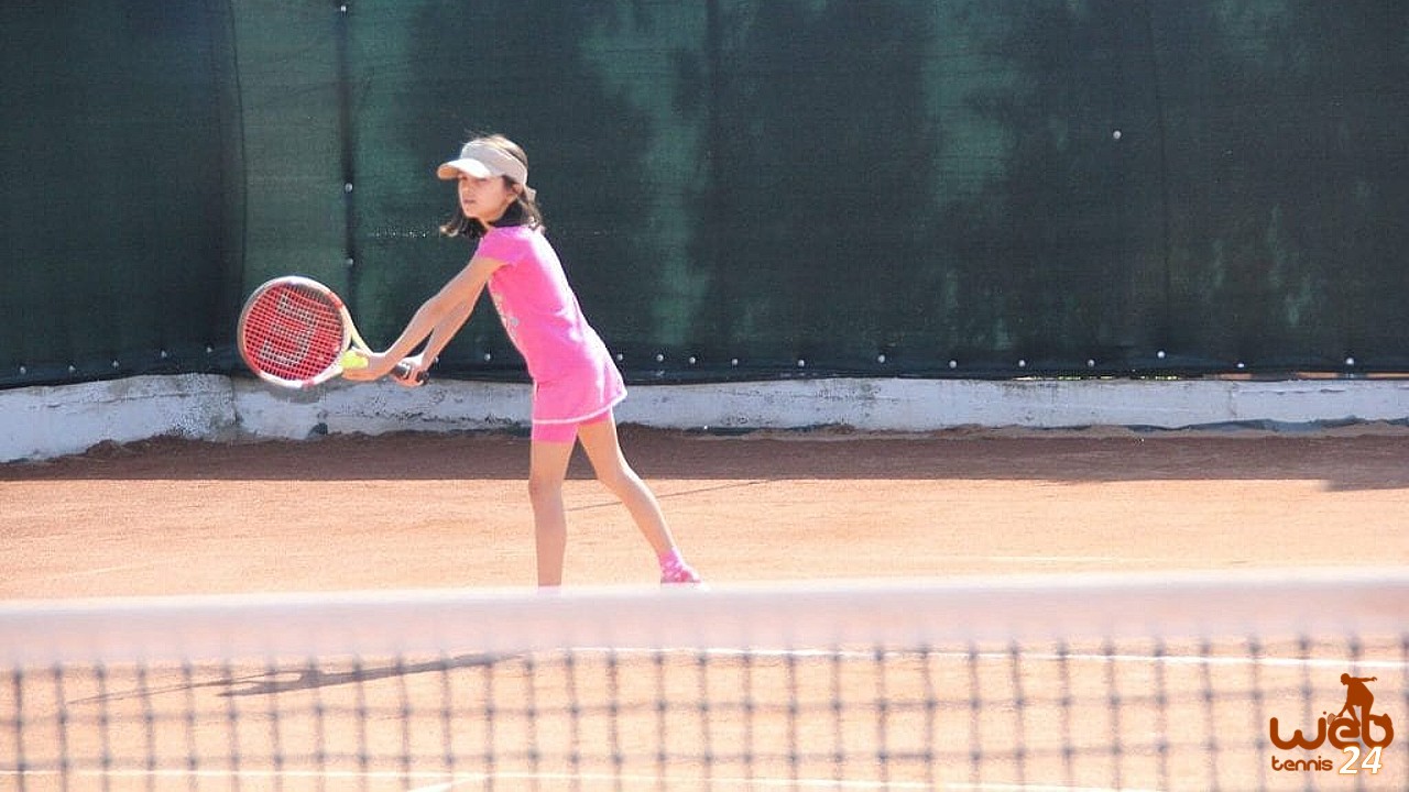 daughter serving in tennis tournament
